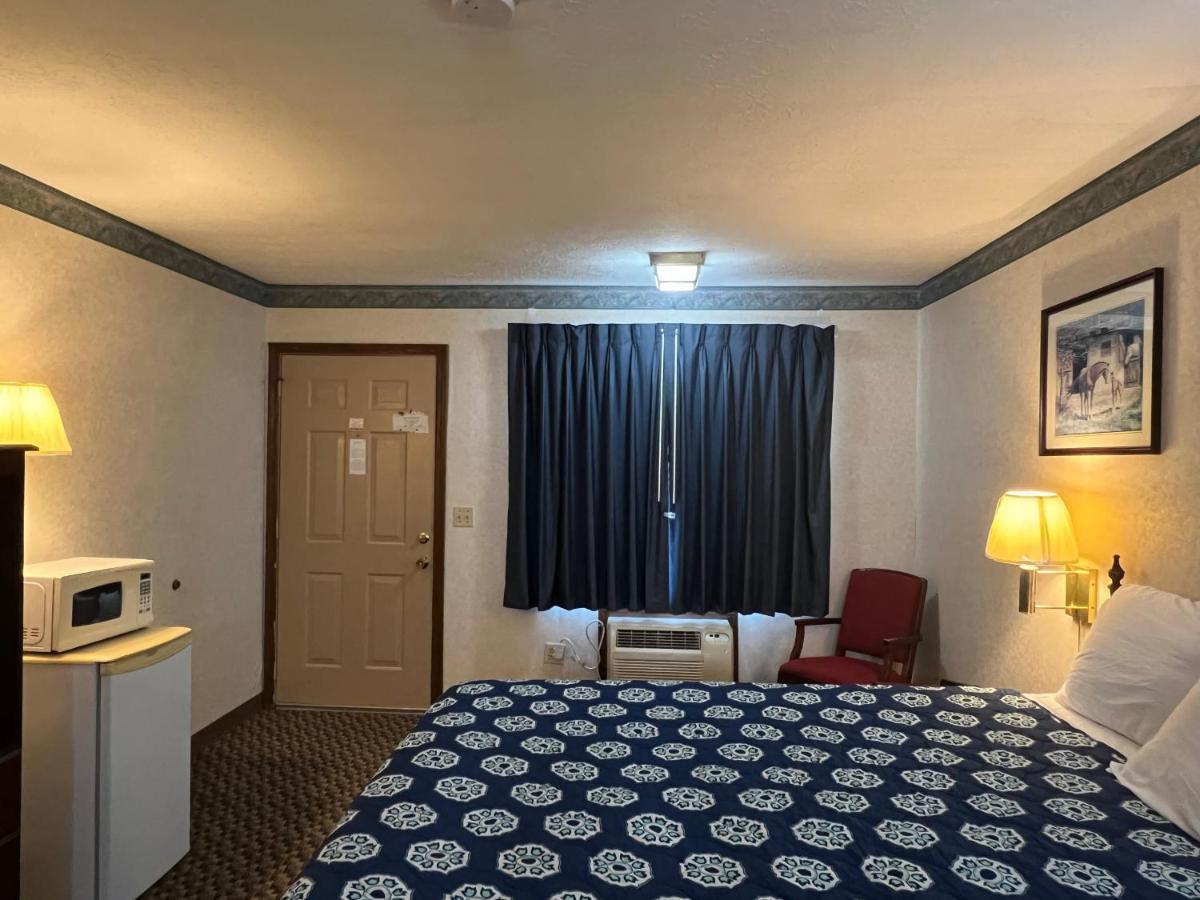 Americas Inn Bardstown Eksteriør billede